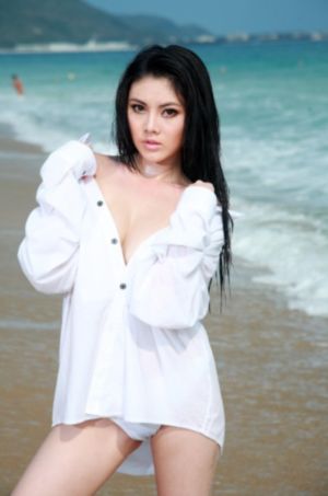 欧美经典av巨乳片_免费在线观看